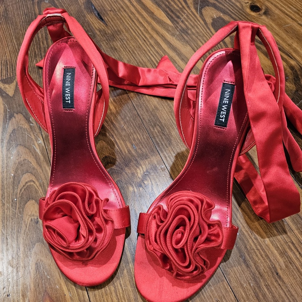 Nine WEST 10M Red Heels Rose Ankle Tie